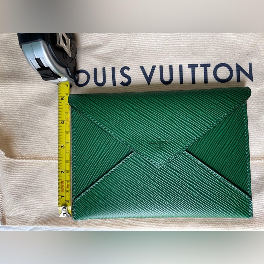NEW Louis Vuitton Green Epi Envelope Pouch - Picture 5 of 6